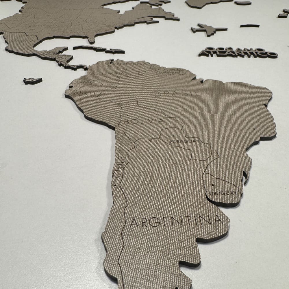 Mapamundi 2D de madera color gris (efecto textil)