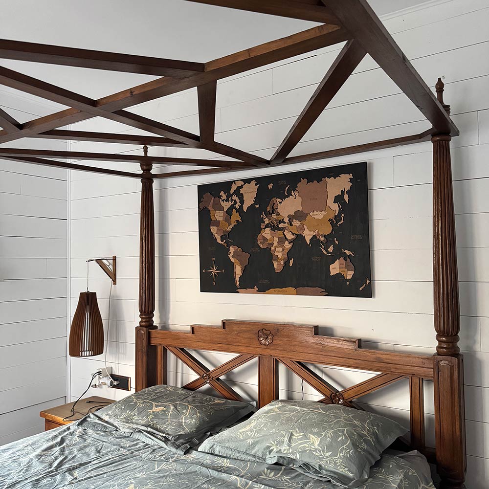 Panel negro mapamundi 3D multicolor de madera