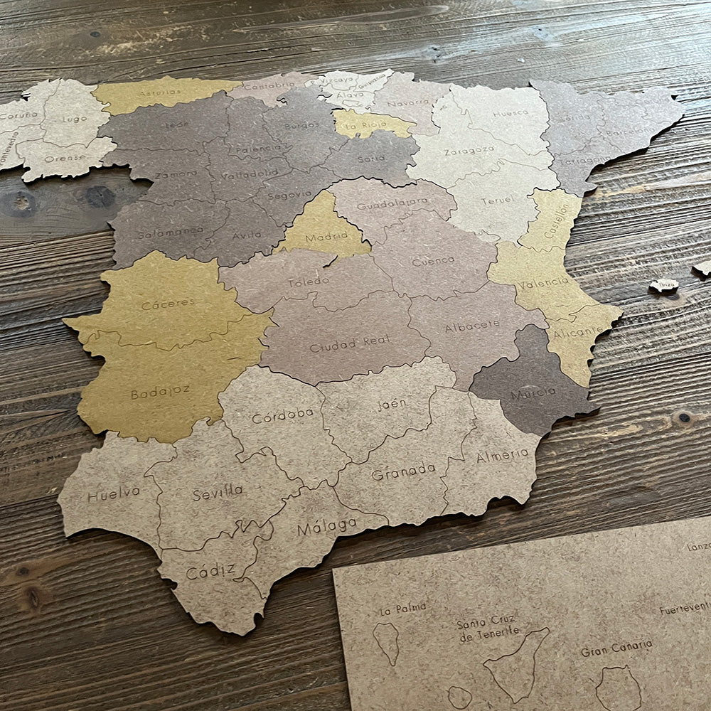 Mapa de España en 4 tonos de madera