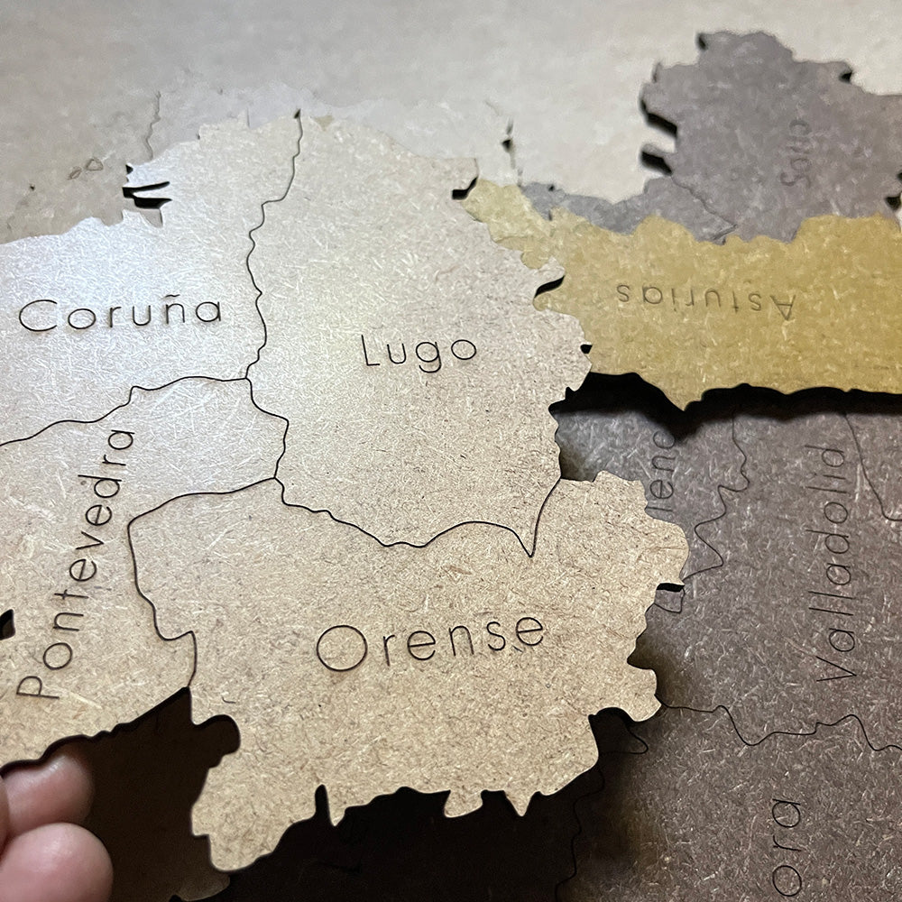 Mapa de España en 4 tonos de madera